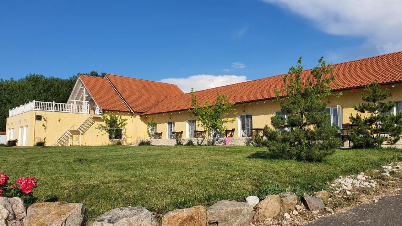 Naiada Villa Ostrov Exterior photo