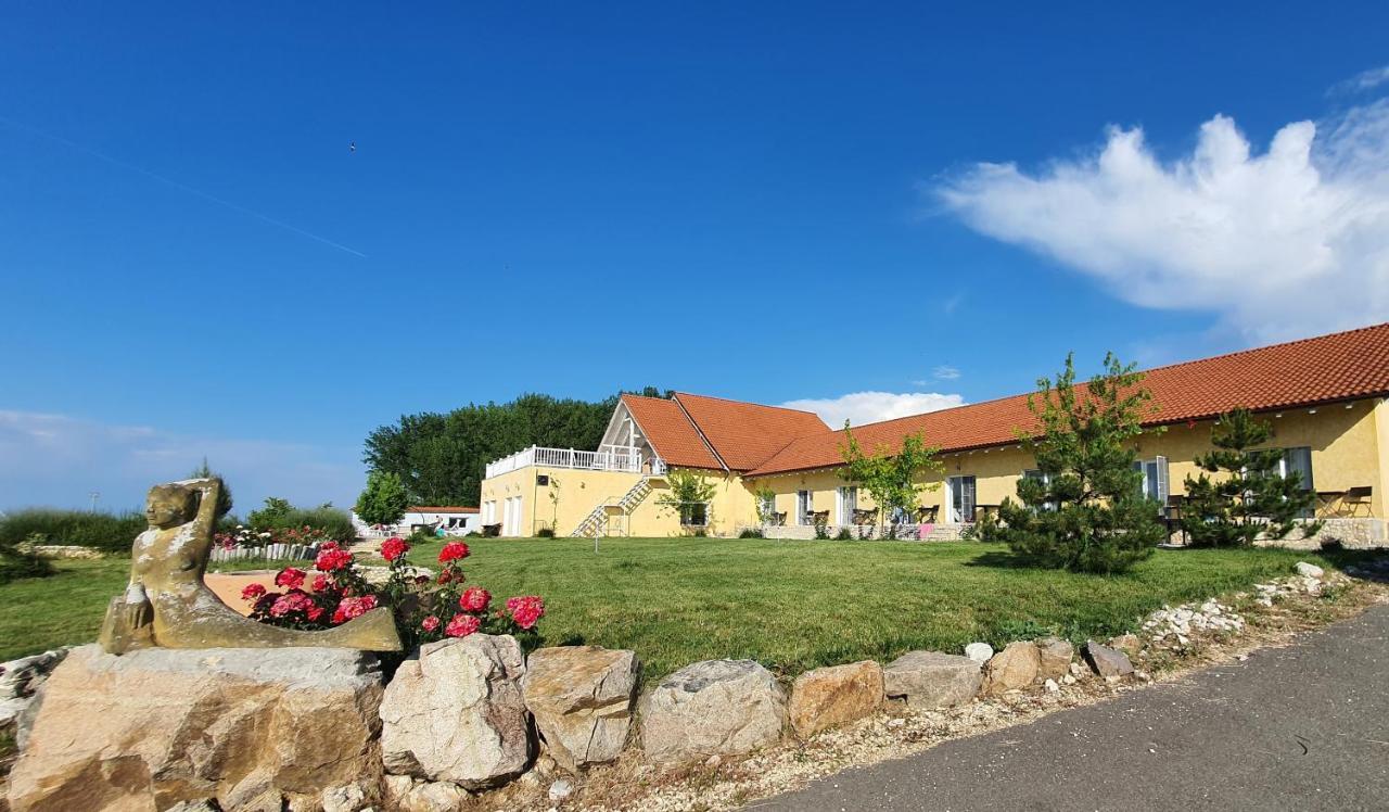 Naiada Villa Ostrov Exterior photo